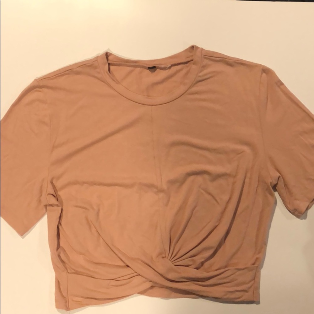 pink t shirt